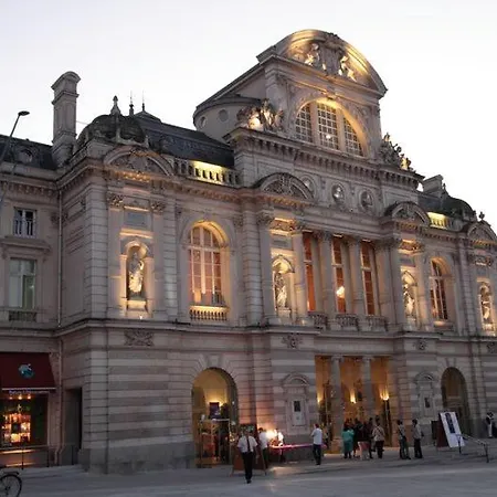 Apartament Oluxuxy49 - T3 De Prestige, Place Du Ralliement, 2eme 3eme Et 4eme Etage Sans Ascenseur