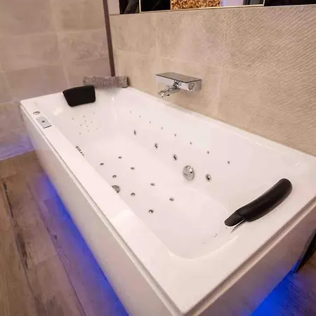 Oluxuxy49 - T3 De Prestige, Place Du Ralliement, 2eme 3eme Et 4eme Etage Sans Ascenseur Apartament